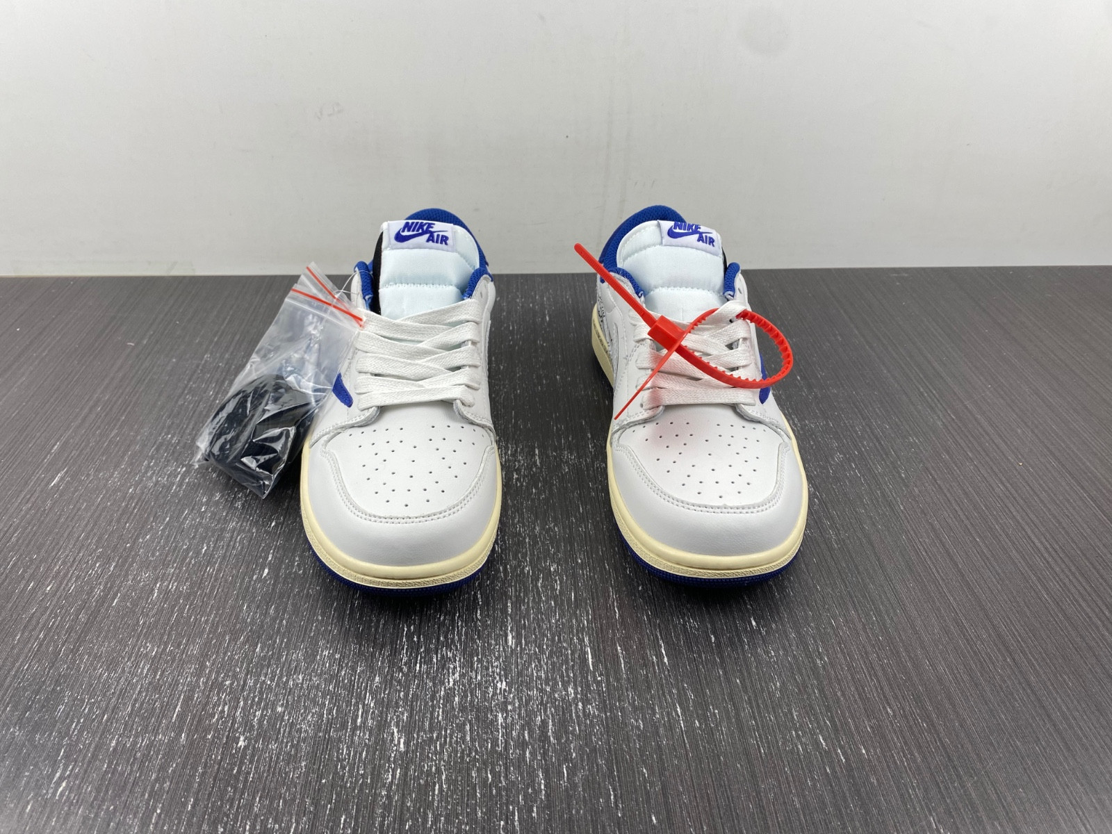OFF-WHITE x Travis Scott x Air Jordan 1 OW DM7890-111