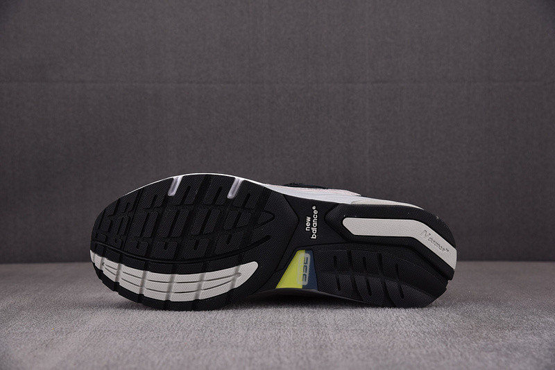 New Balance 992 MiUSA Black Grey Volt Men