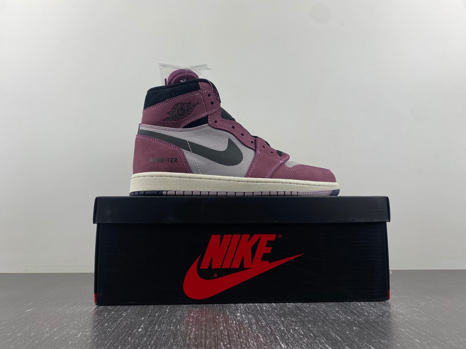 Jordan 1 High Element Gore-Tex Berry - DB2889-500
