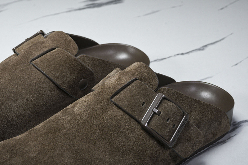 Ba*len*cia*ga Ba*len*cia*ga brown ‘sunday’ suede slides