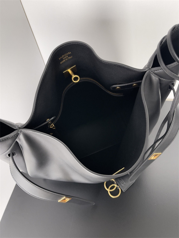 Ba1en*iaga bel air large hobo bag