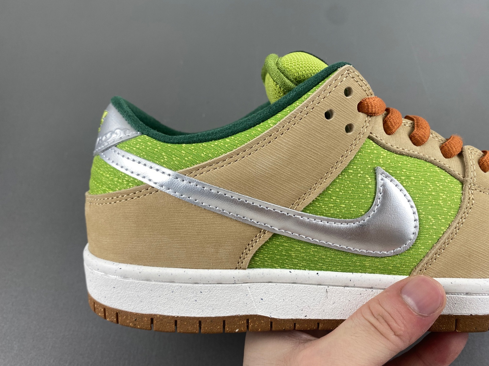 Nike SB Dunk Low "Escargot" FQ7585-200