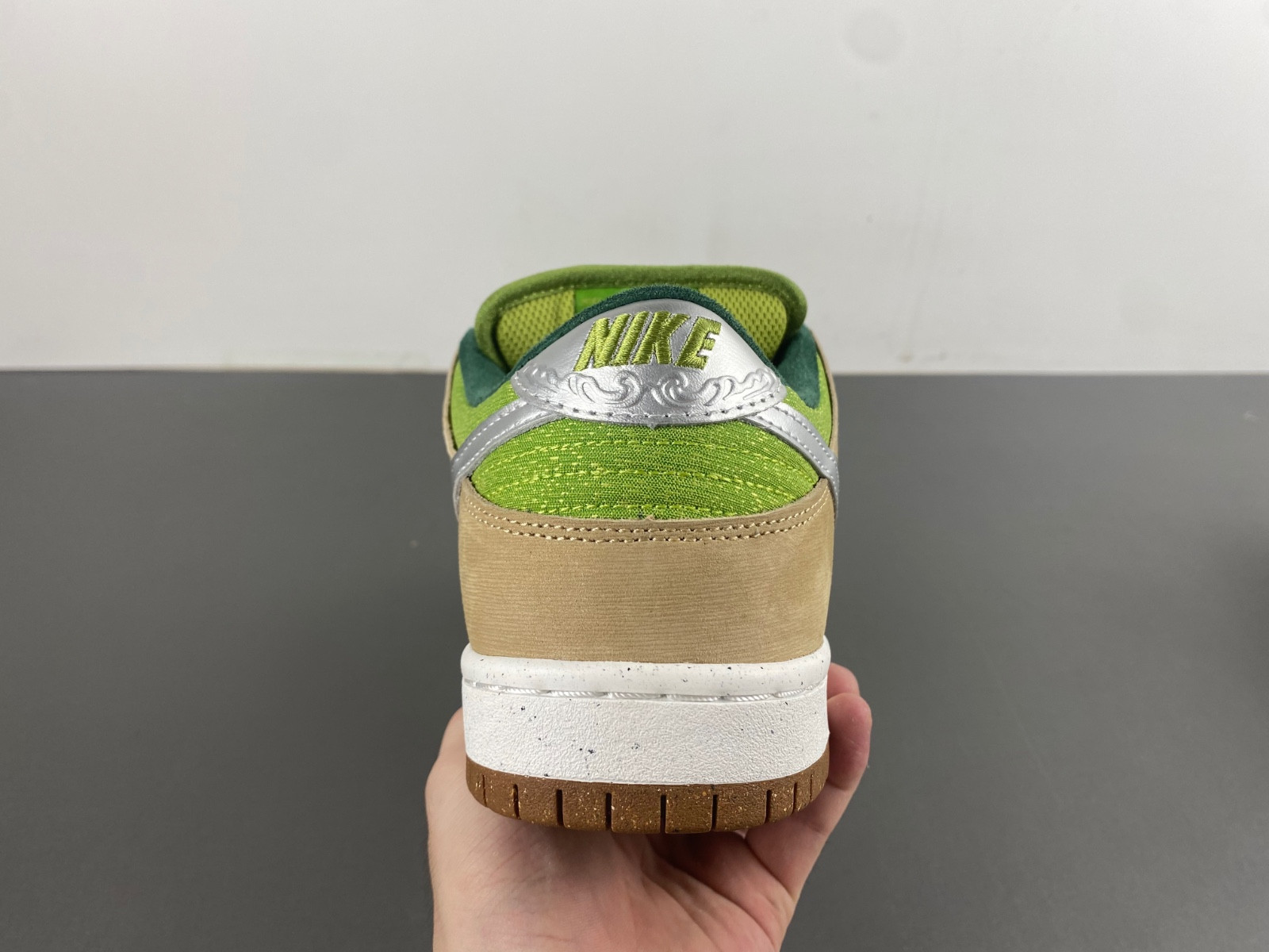 Nike SB Dunk Low "Escargot" FQ7585-200