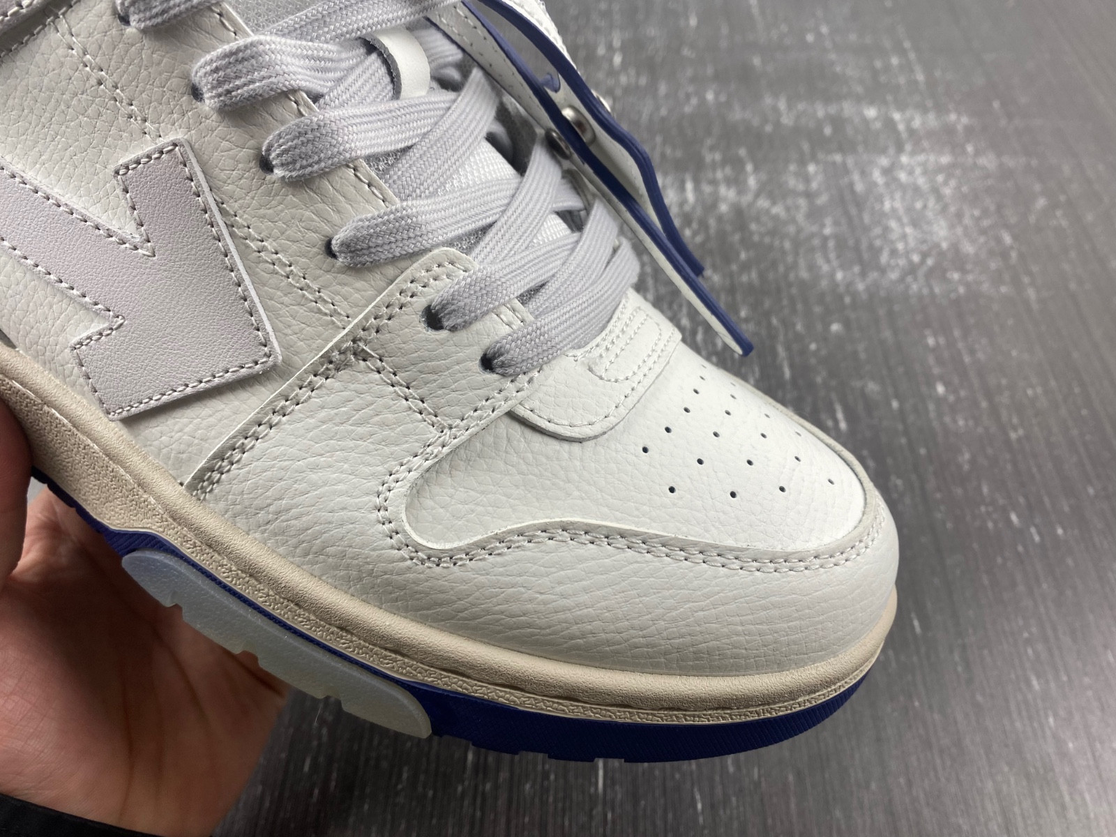 Off-White c/o Virgil Abloh