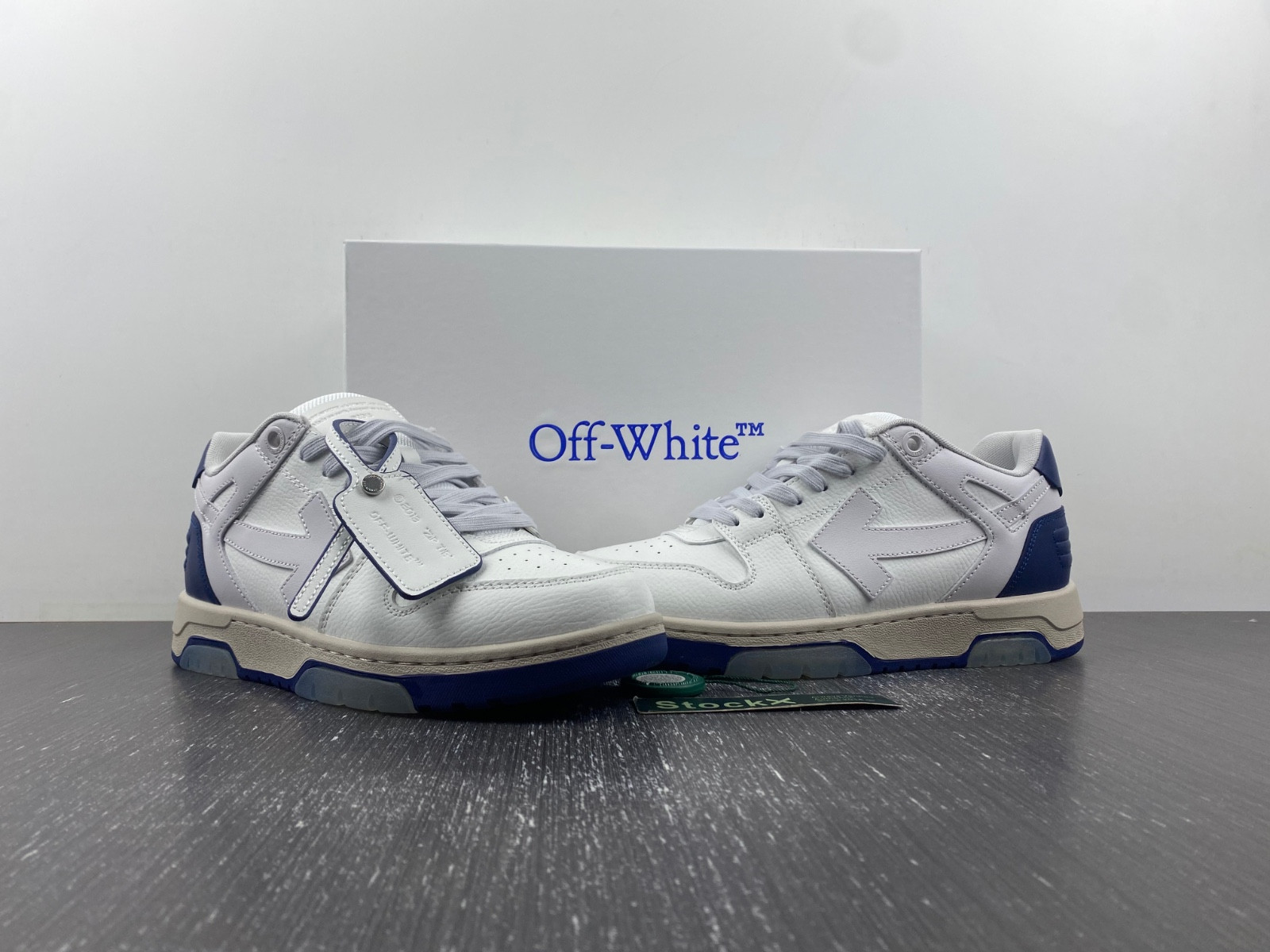 Off-White c/o Virgil Abloh