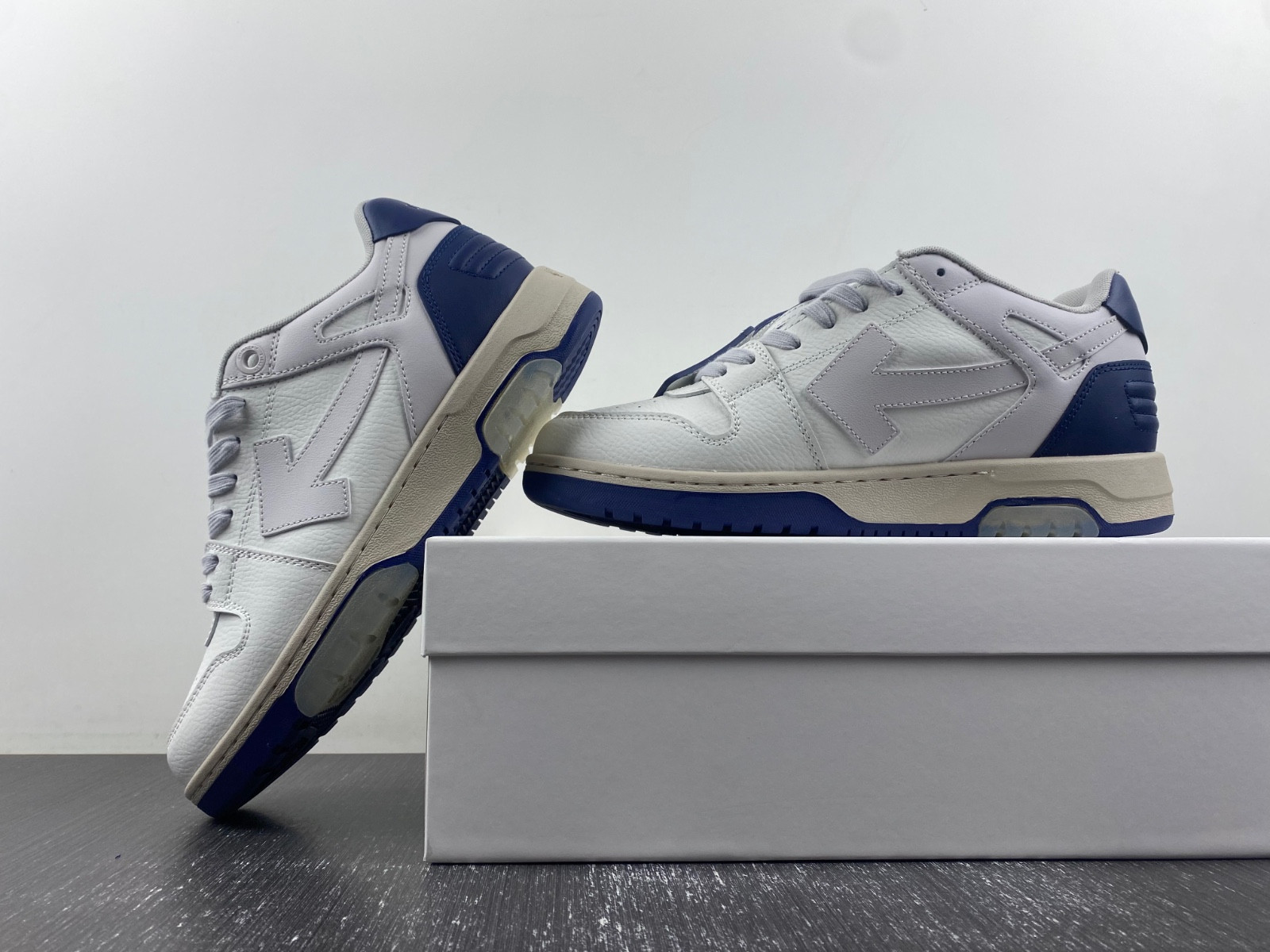 Off-White c/o Virgil Abloh