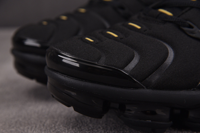 Nike Air VaporMax Plus Black Anthracite Metallic Gold 924453-007