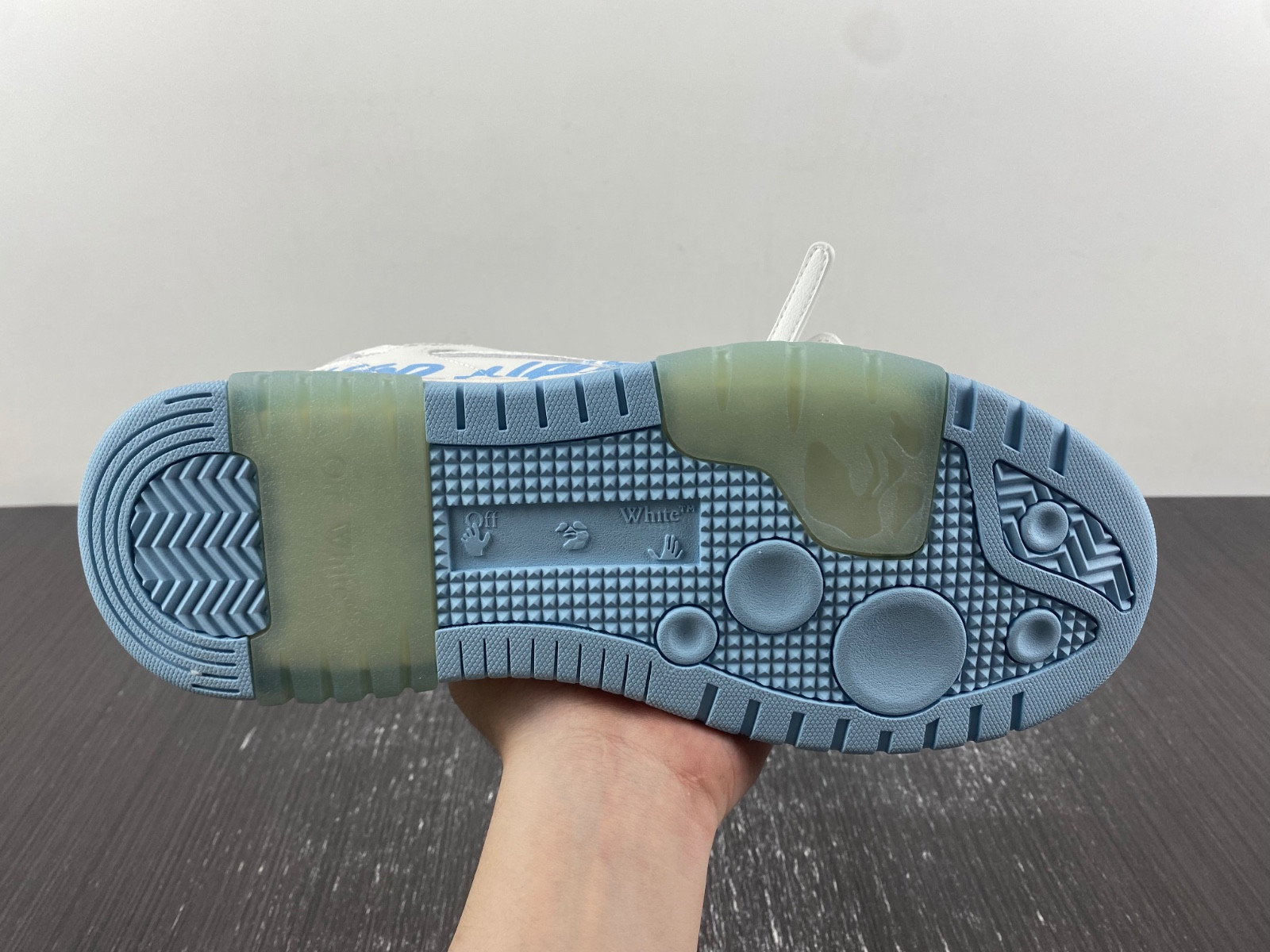 Off-White c/o Virgil Abloh