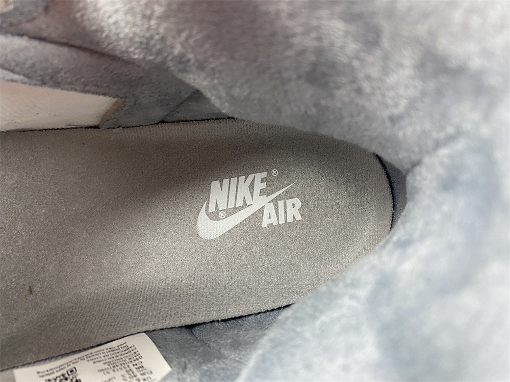 Air Jordan 1 High OG “Stealth” 555088-037