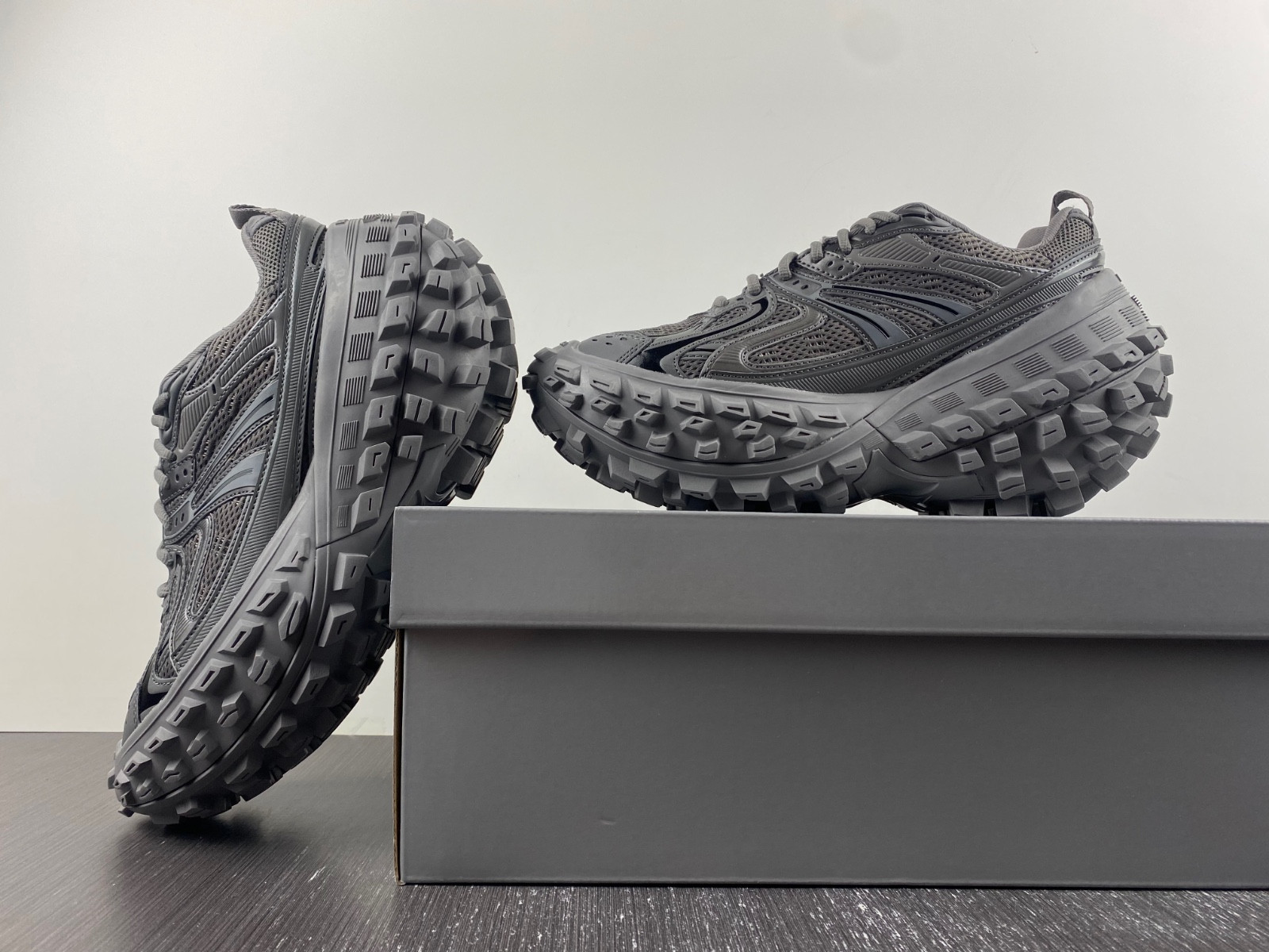 Ba*len*cia*ga bouncer chunky-sole sneakers