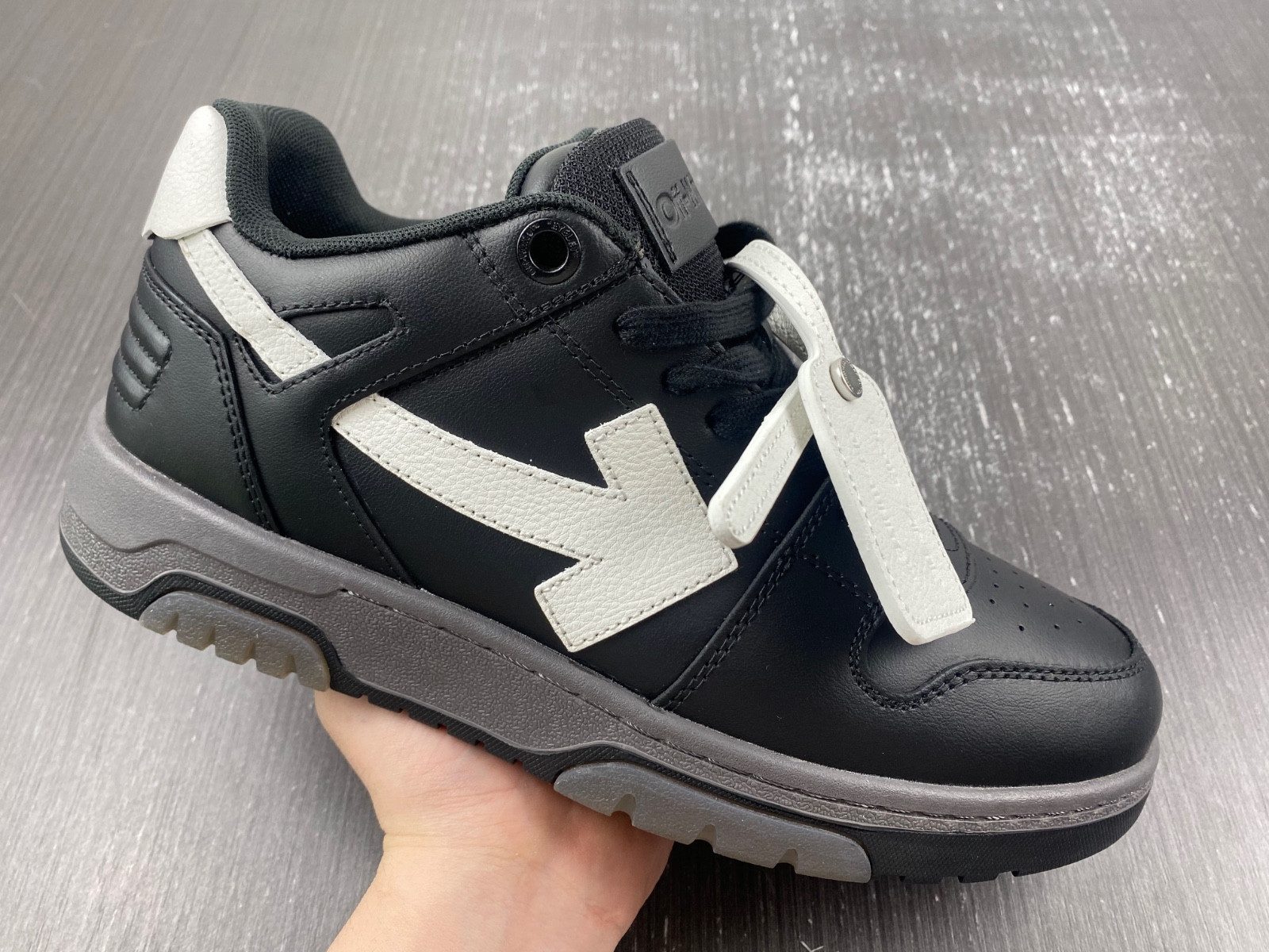 Off-White c/o Virgil Abloh