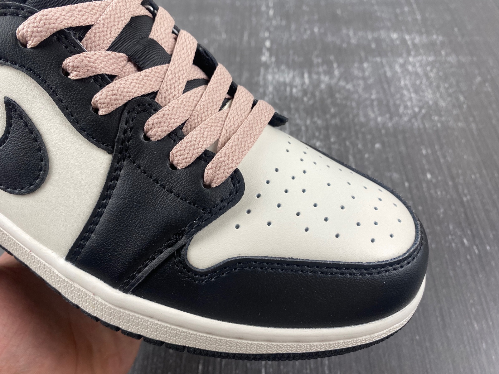 Paris Saint-Germain x Air Jordan 1 Low OG | HF8828-100