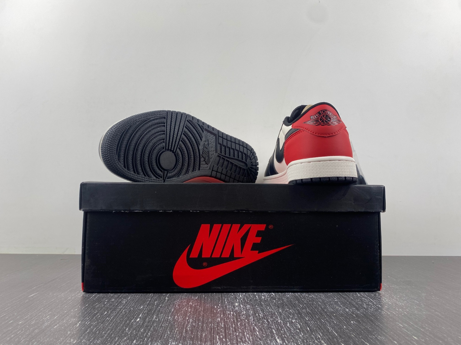 Paris Saint-Germain x Air Jordan 1 Low OG | HF8828-100