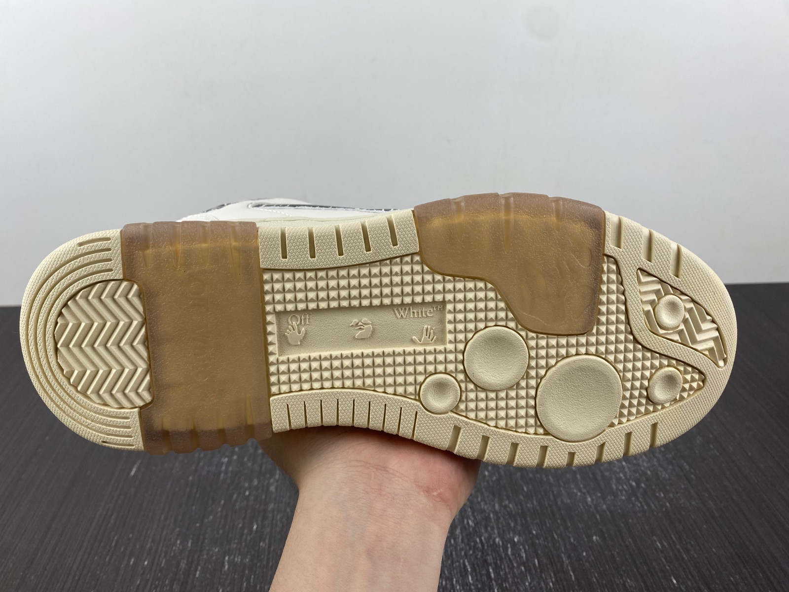 Off-White c/o Virgil Abloh