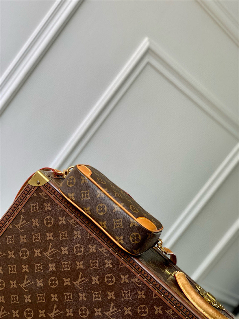 L0vis Vvtt0n Trocadero Wearable Wallet M14058