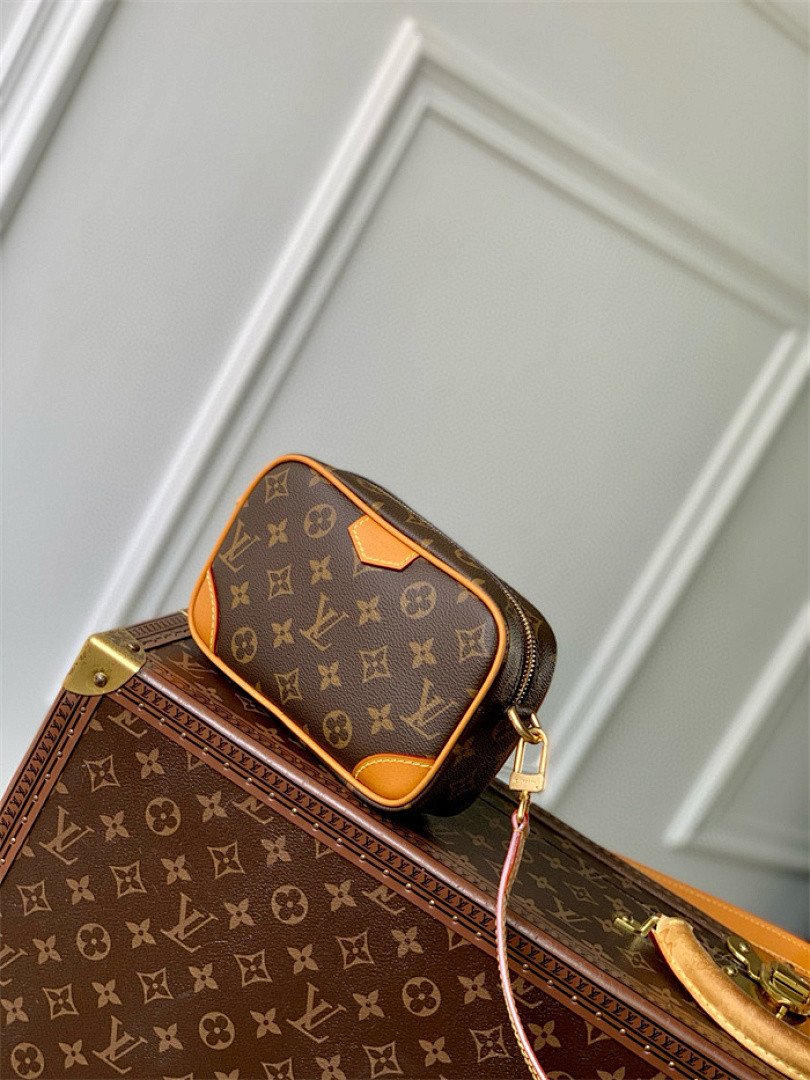 L0vis Vvtt0n Trocadero Wearable Wallet M14058