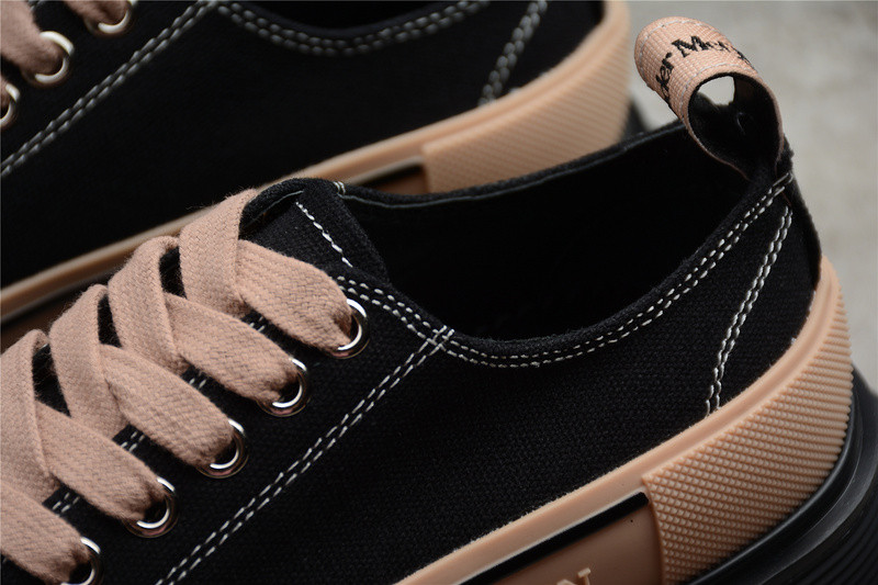 a1exa*der Mcqv*en sneaker