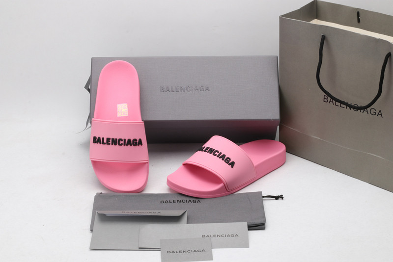 Ba*len*cia*ga pink slides