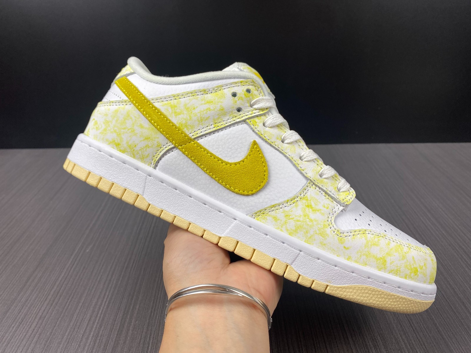 NIKE DUNK LOW “YELLOW STRIKE” DM9467-700