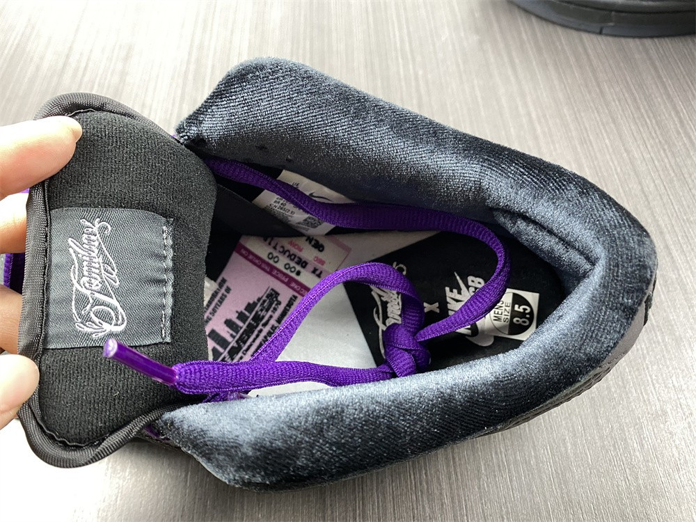 FAMILIA X NIKE SB DUNK LOW FIRST AVENUE DJ1159-001