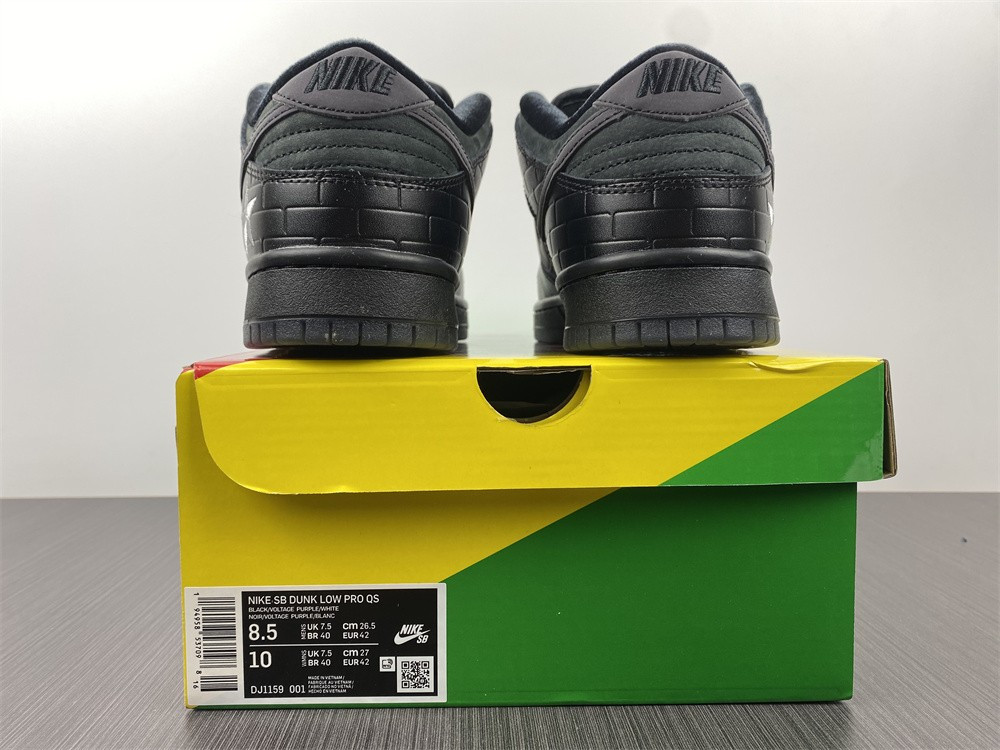 FAMILIA X NIKE SB DUNK LOW FIRST AVENUE DJ1159-001