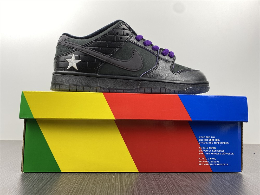 FAMILIA X NIKE SB DUNK LOW FIRST AVENUE DJ1159-001