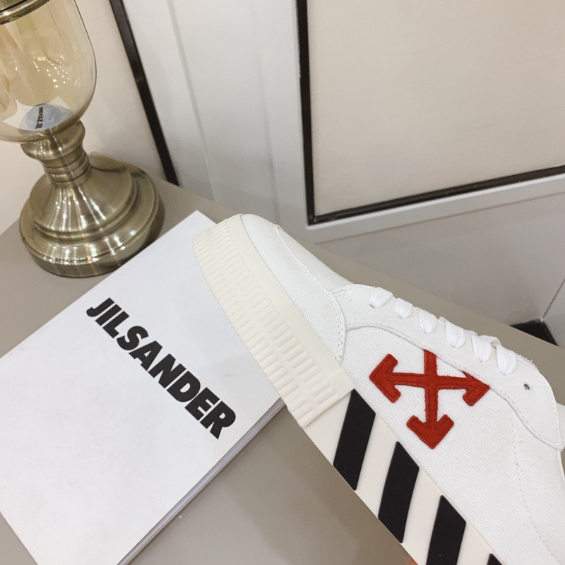Off-White c/o Virgil Abloh