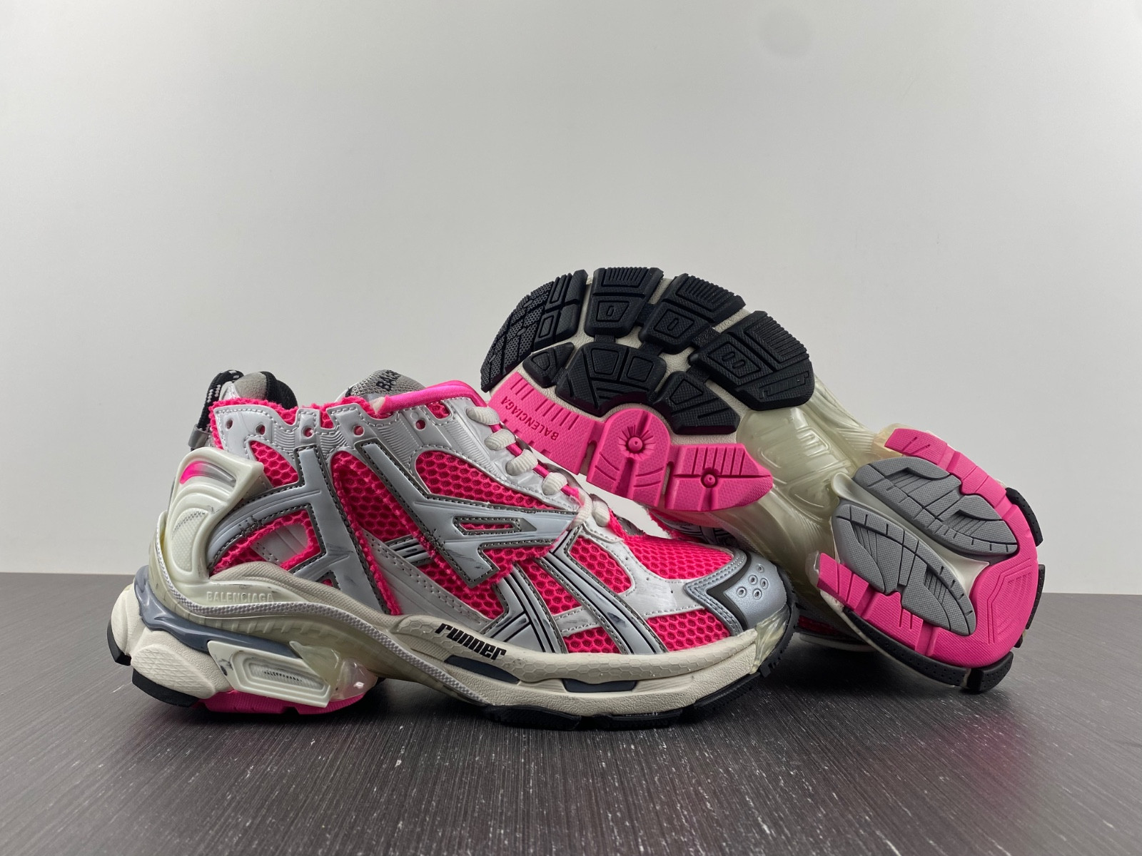 Ba*len*cia*ga runner 677402 w3rbn 9155