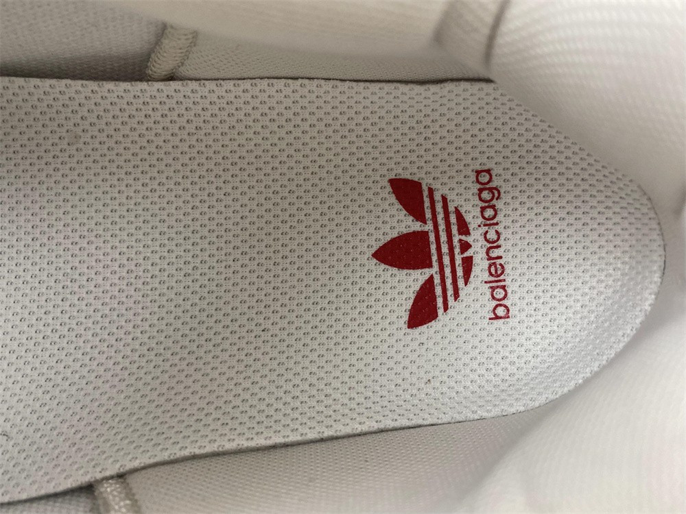 Ba*len*cia*ga triple s 71021 w5rh1 0677