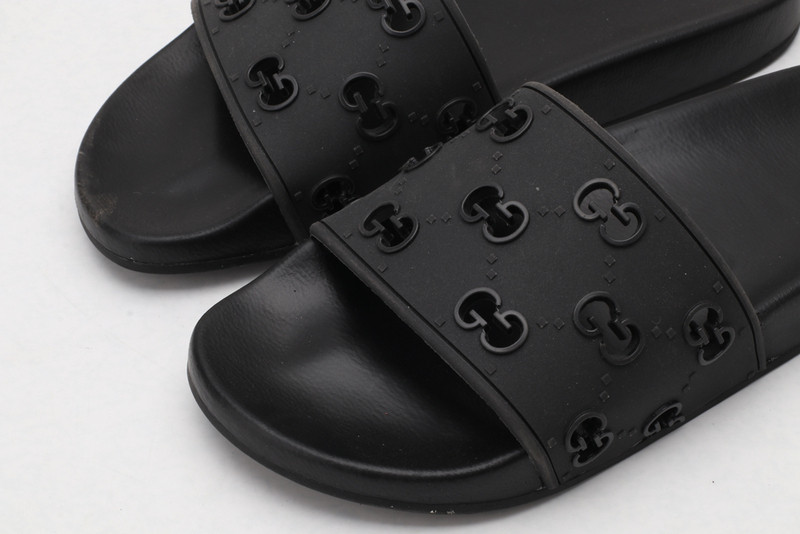 GUC LEATHER SLIDE