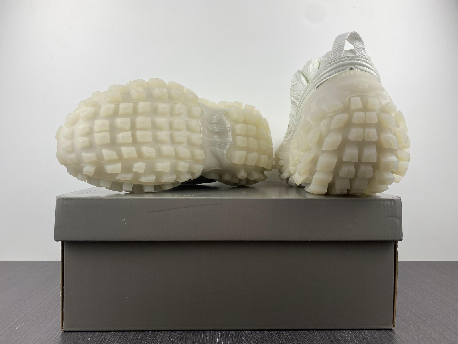 Ba*len*cia*ga bouncer chunky-sole sneakers