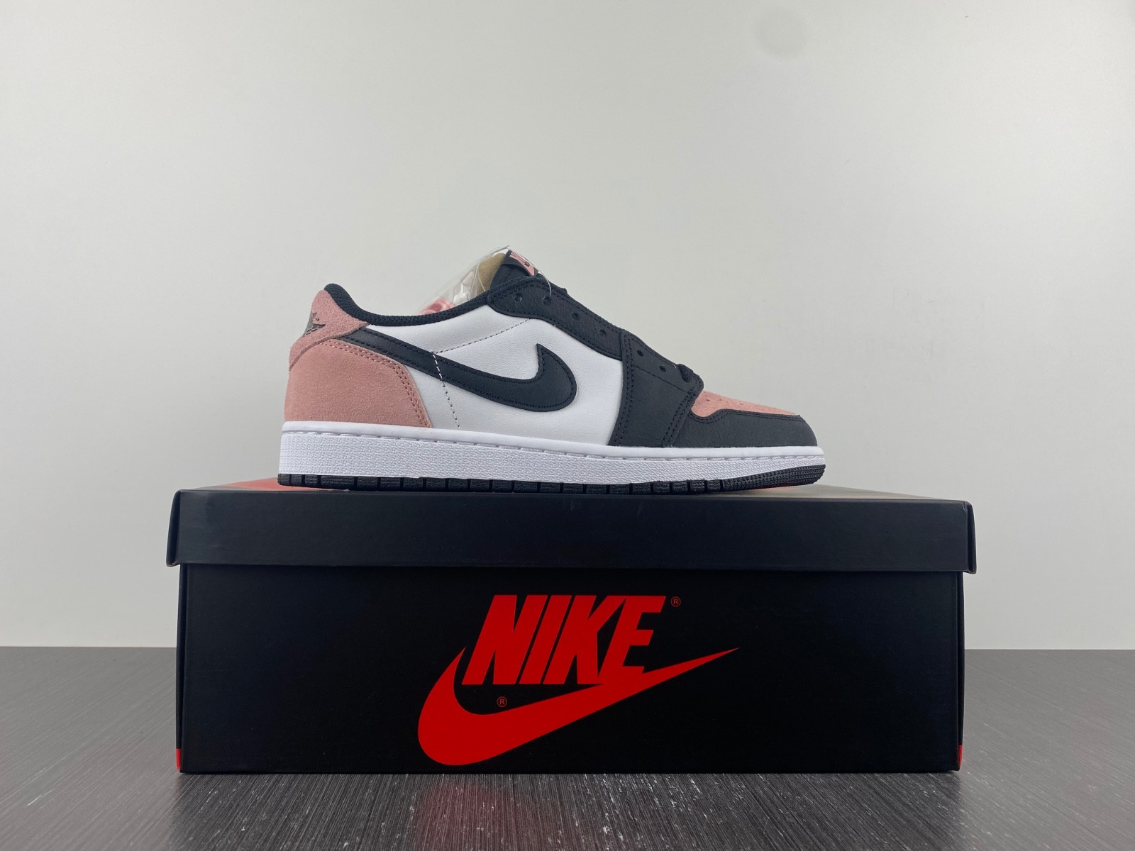 Jordan 1 Low OG Bleached Coral CZ0790-061