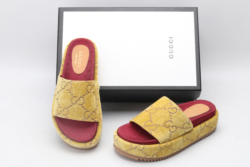 GUC LEATHER SLIDE