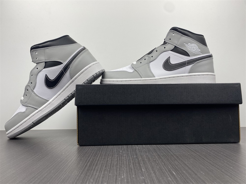 AIR JORDAN 1 MID “LIGHT SMOKE GREY” 554724-078