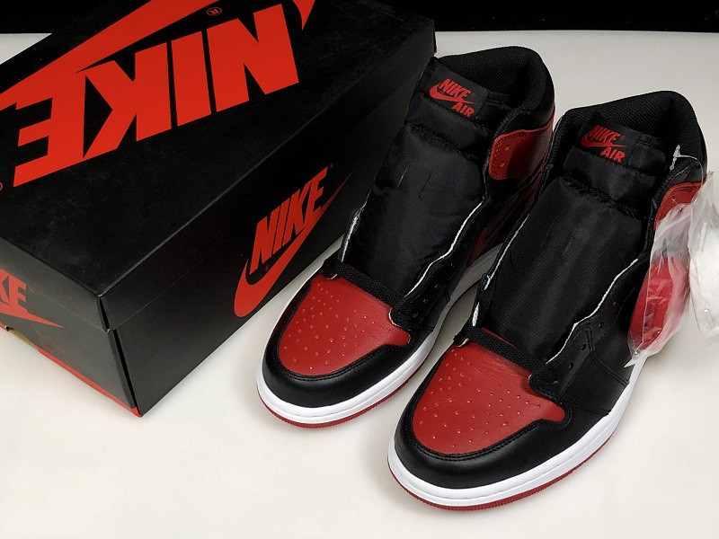 AIR JORDAN 1 RETRO HIGH OG BANNED 555088-001