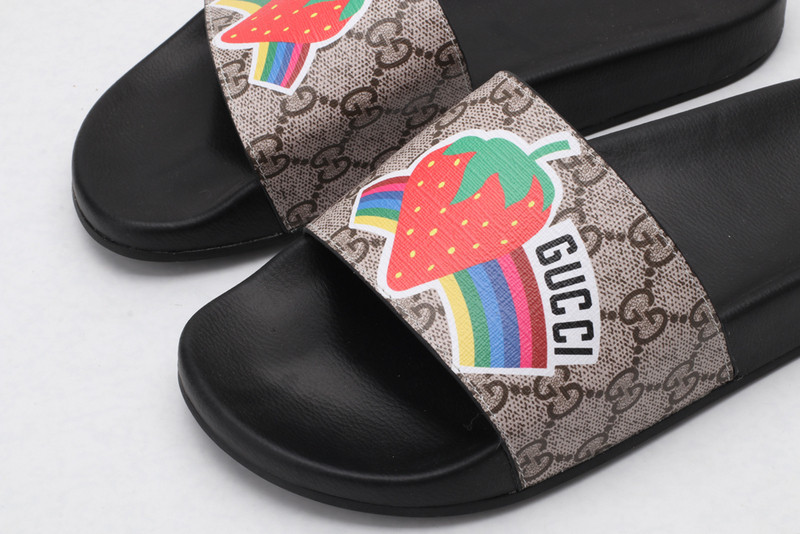 GUC LEATHER SLIDE