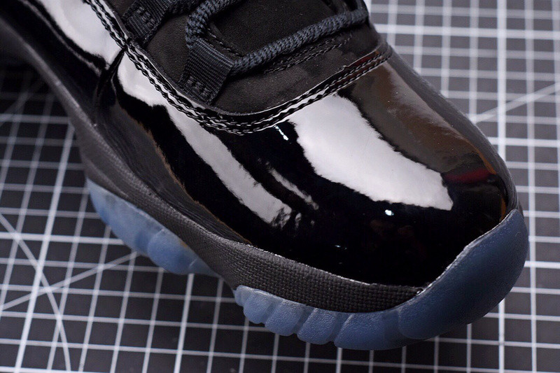 AIR JORDAN 11 RETRO CAP AND GOWN 378037-005