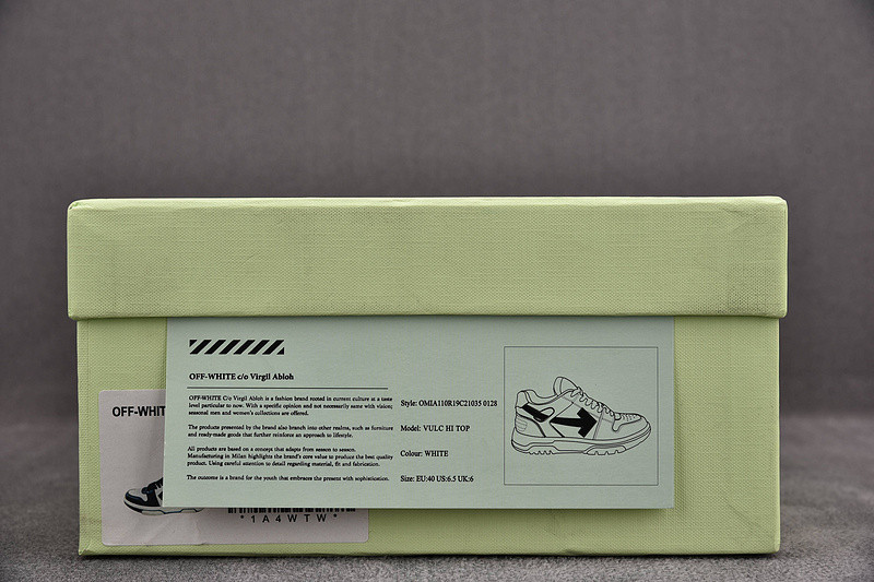 Off-White c/o Virgil Abloh