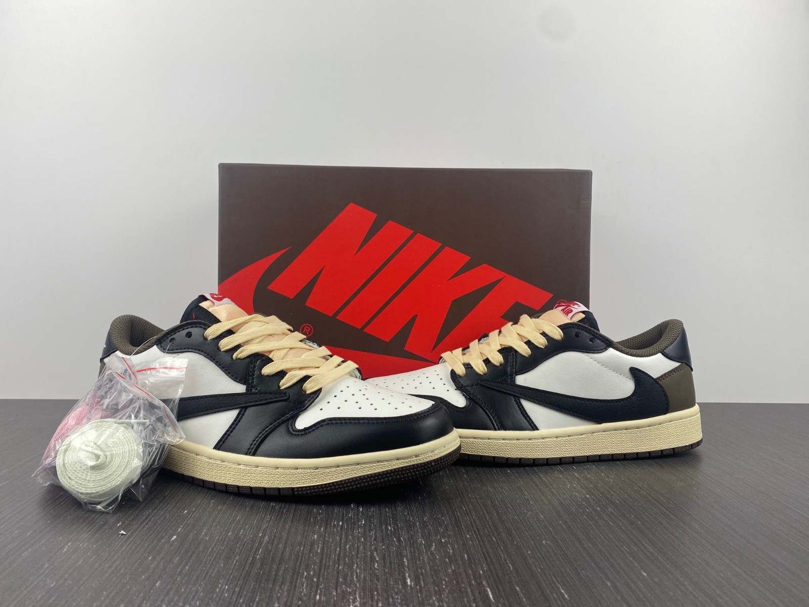 Travis Scott x Air Jordan 1 Low Dark Mocha Black CQ4277-105