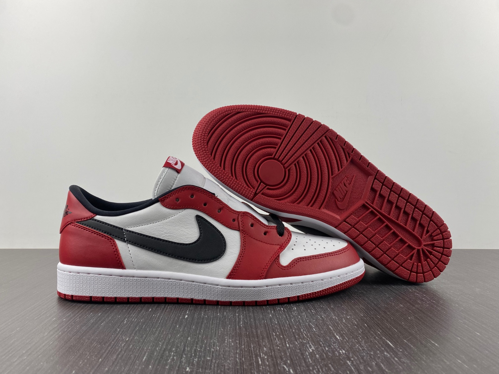 Jordan 1 Retro Low Chicago (2016) 705329-600