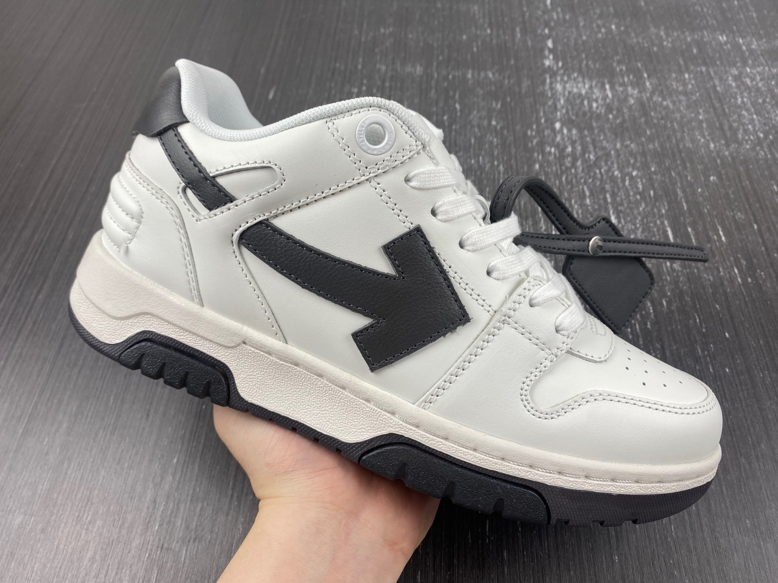 Off-White c/o Virgil Abloh