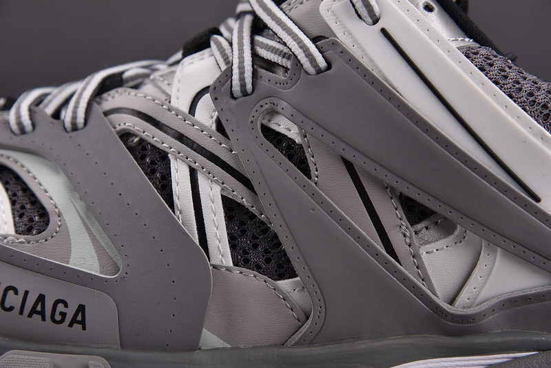 Ba*len*cia*ga led track trainer 