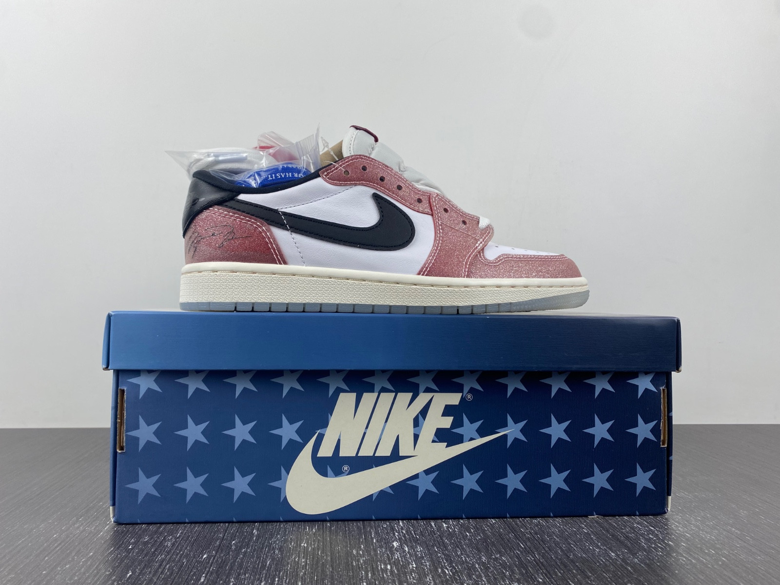 Trophy Room x Air Jordan 1 OG Low FN0432-017