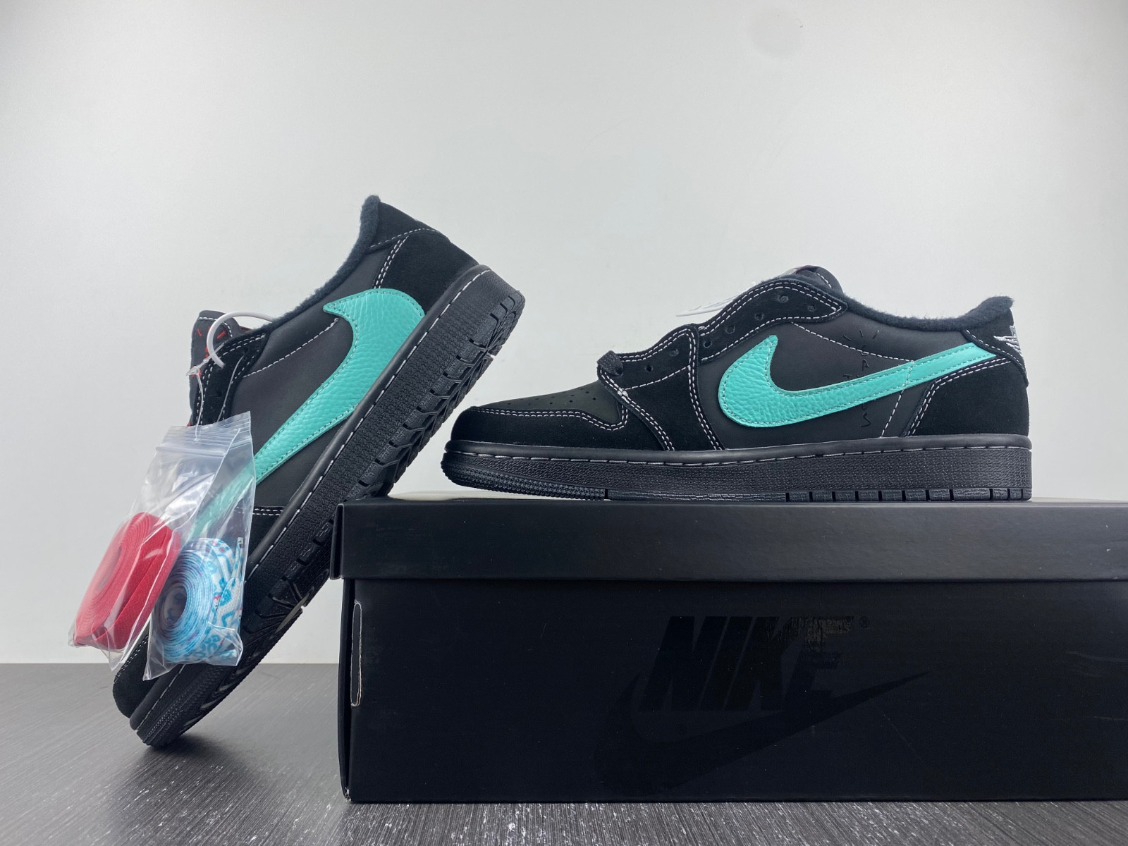 Travis Scott x Air Jordan 1 Low