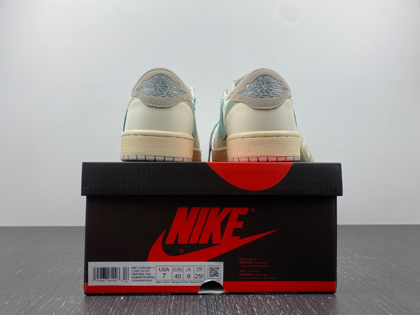 Travis Scott x Air Jordan 1 Low OG DM7866-102