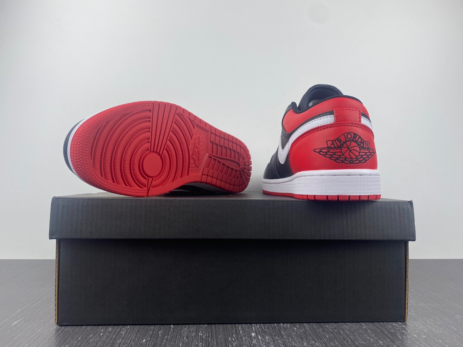 Air Jordan 1 Low "Bred Toe" 553558-066