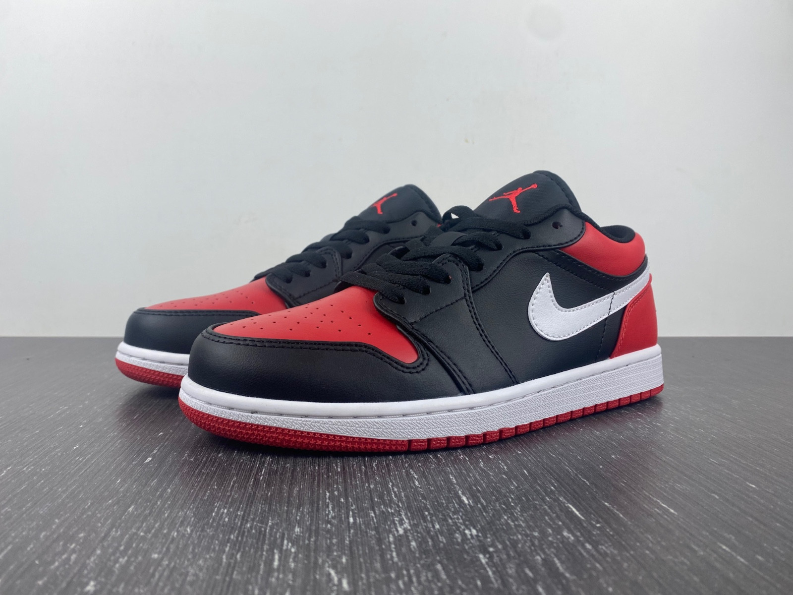 Air Jordan 1 Low "Bred Toe" 553558-066