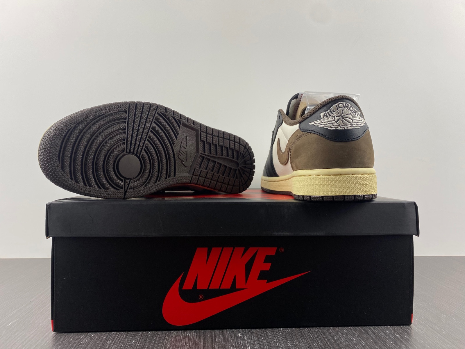 Air Jordan 1 Low mocha CQ4277 105