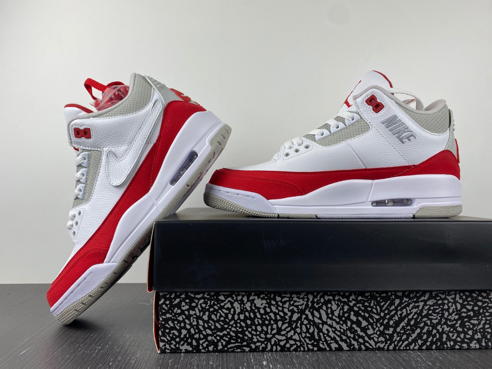 Jordan 3 Retro Tinker White University Red CJ0939-100