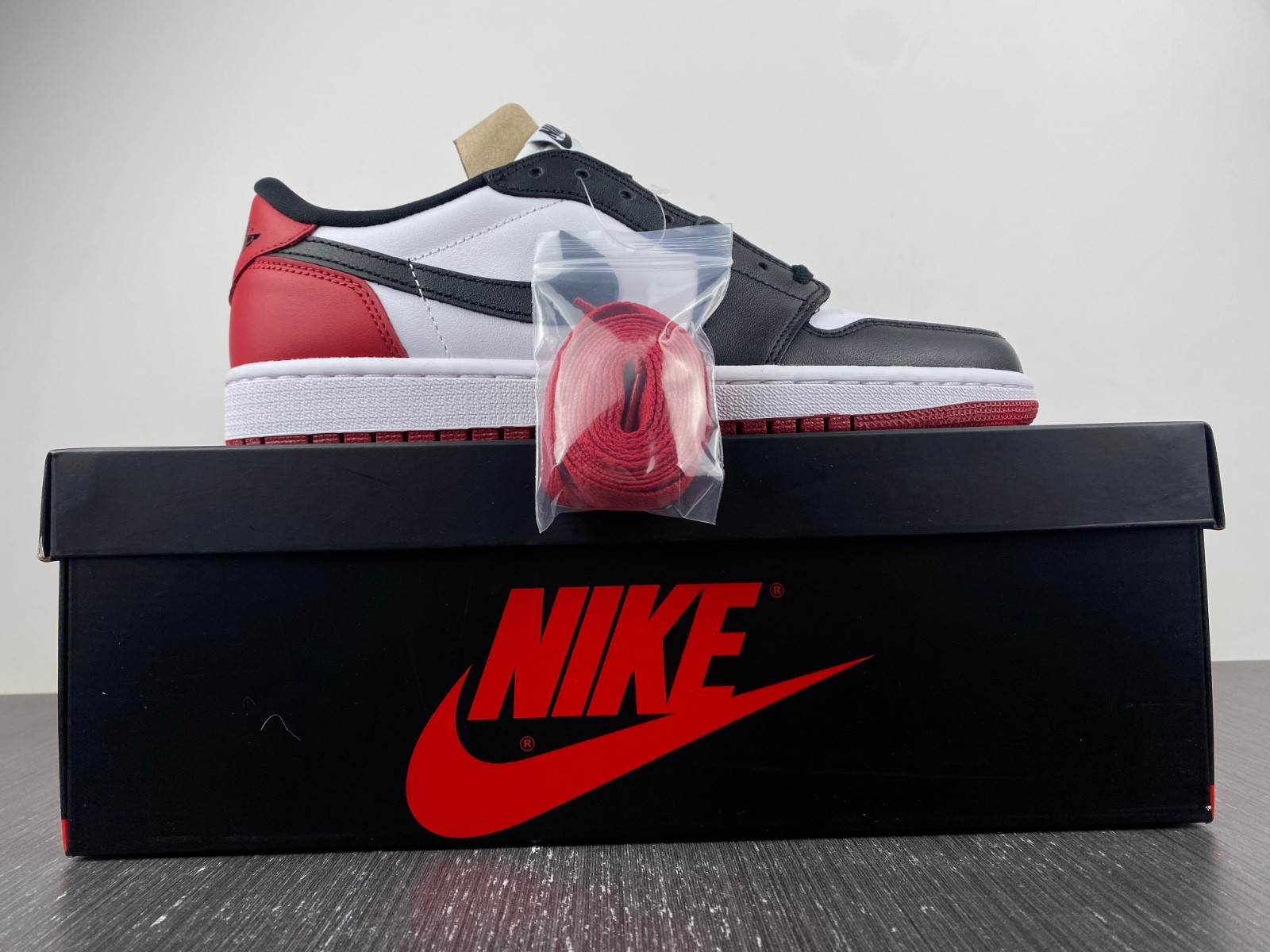 Air Jordan 1 Retro Black Toe 2016 low 555088-125